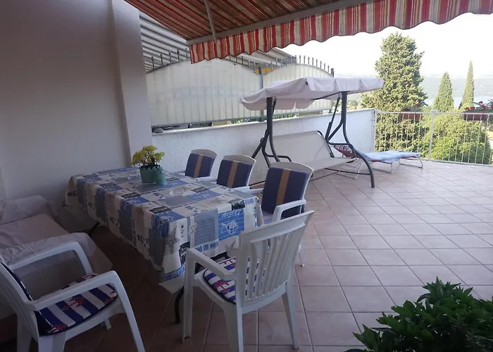 7896a * Опатія